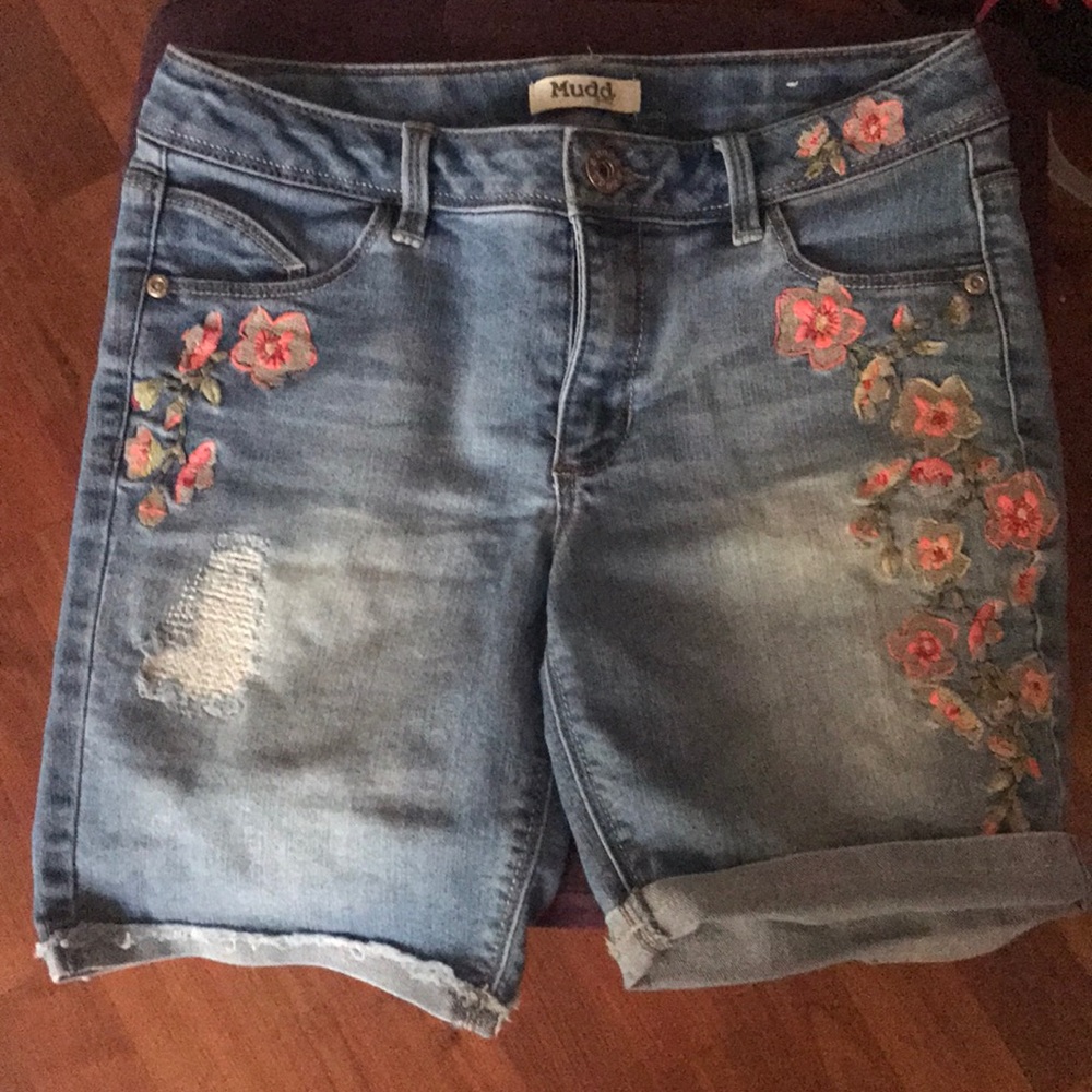 Hi! I am selling shorts by the brand Mudd Girls.